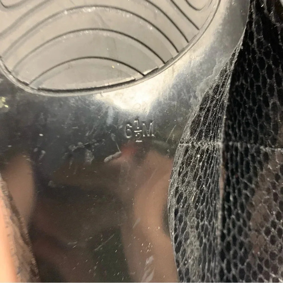 Bandolino black heels size 6.5 open toe does have some wear - Picture 10 of 10